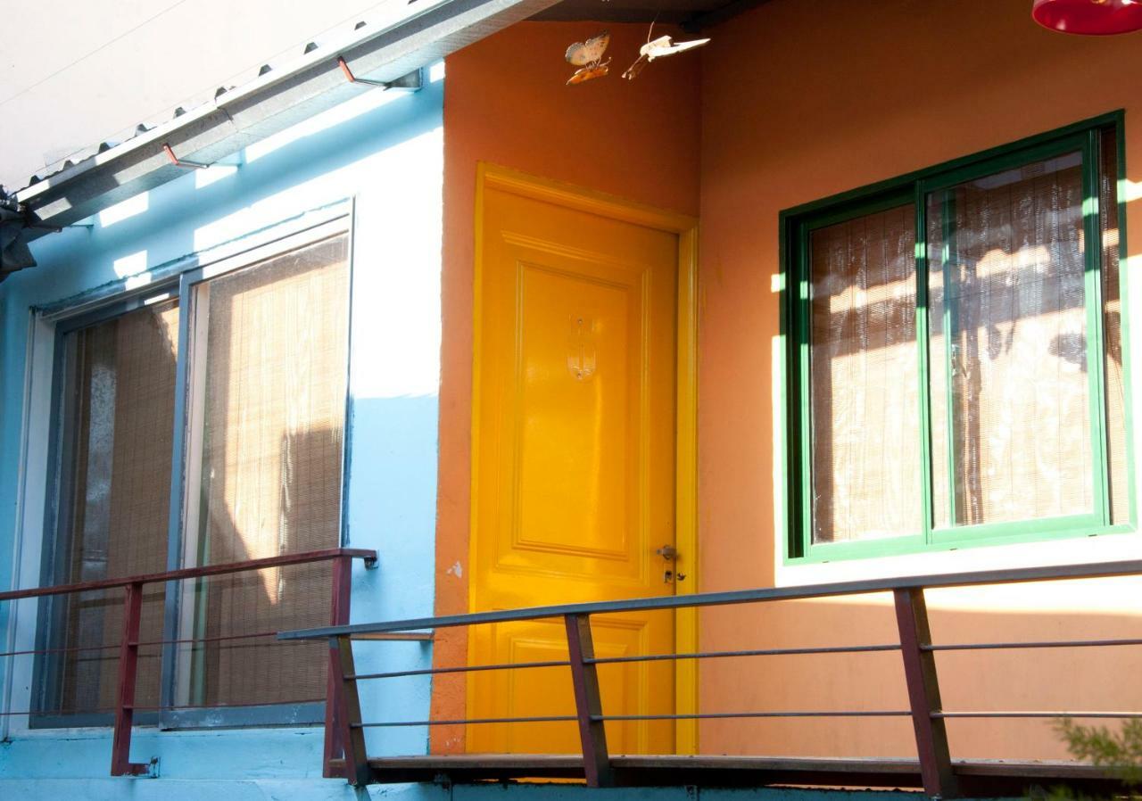 Back In Ba Hostel บัวโนสไอเรส ภายนอก รูปภาพ